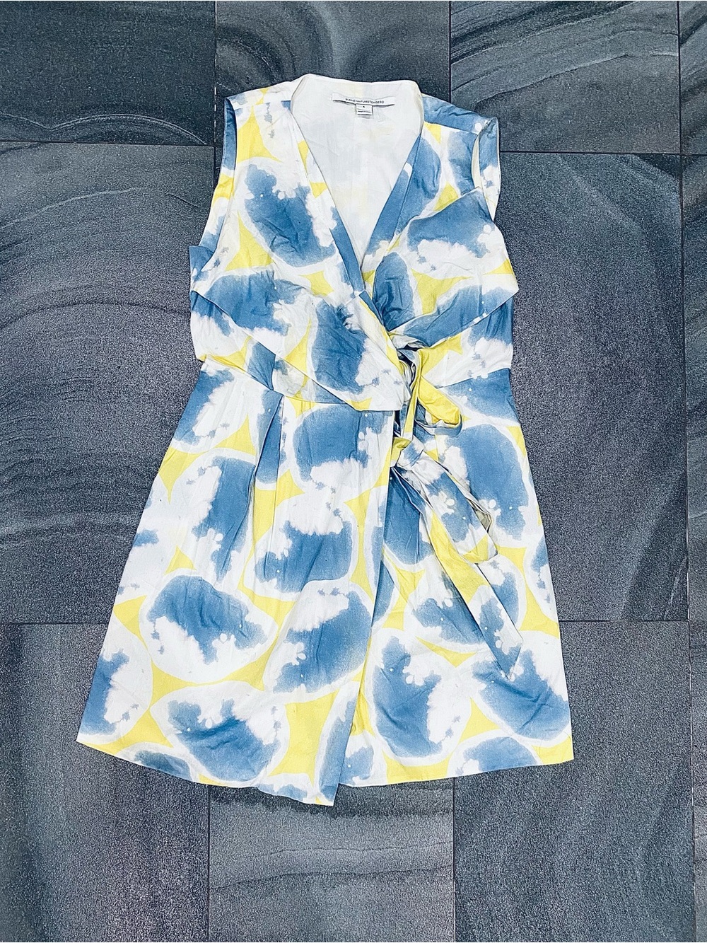 Diane von Furstenberg (DVF) Carol Mini Wrap Dress NWOT Size 6.